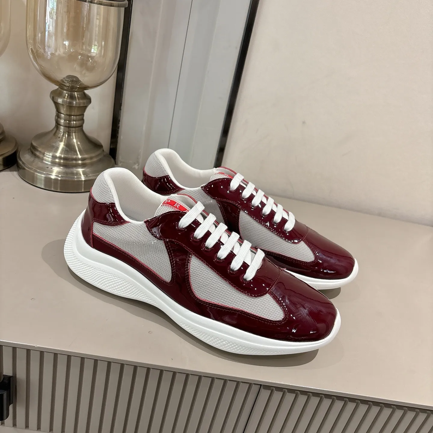 Factory direct sales p520🐘🐘Women's shoes, women's clothing (top version) Prada casual sports shoes, fashionable thick-soled casual loafers, unique taste, loved by everyone and easy to control, popular every year. There is also a versatile classic shoe last, enough to conquer you, wear it, increase the height and leisure, simple and handsome on the feet. The fabric is imported patent leather, the inner foot pad is breathable mesh, soft and delicate, the foot feels comfortable, ip Foam mold anti-slip lightweight outsole